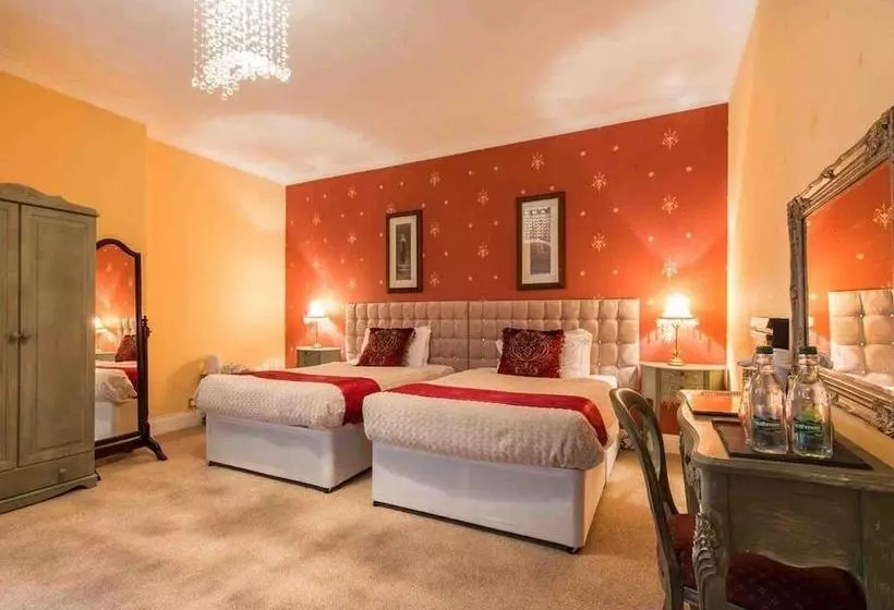 فندق Maenan Abbey