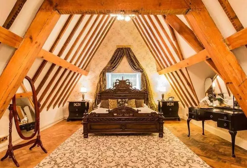 فندق Maenan Abbey