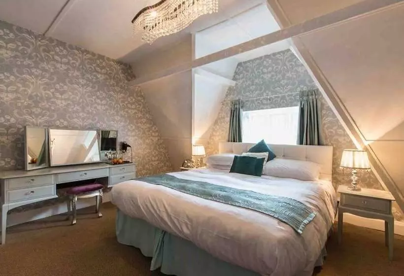 فندق Maenan Abbey