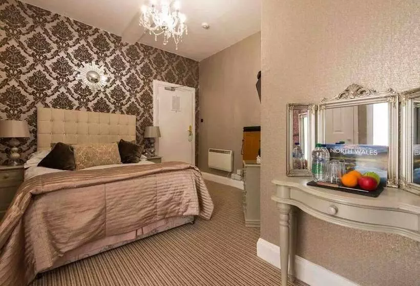 فندق Maenan Abbey