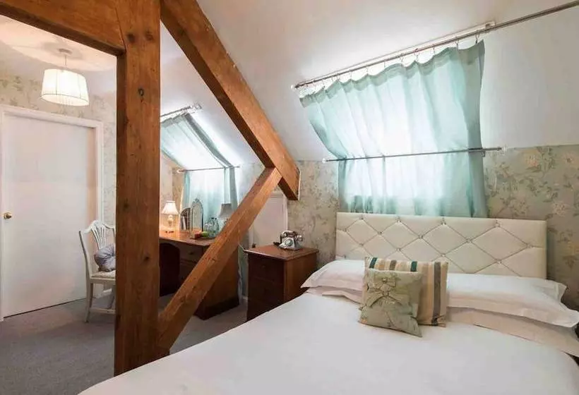 فندق Maenan Abbey