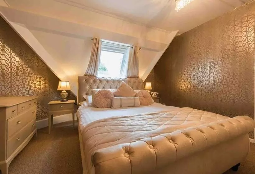 فندق Maenan Abbey