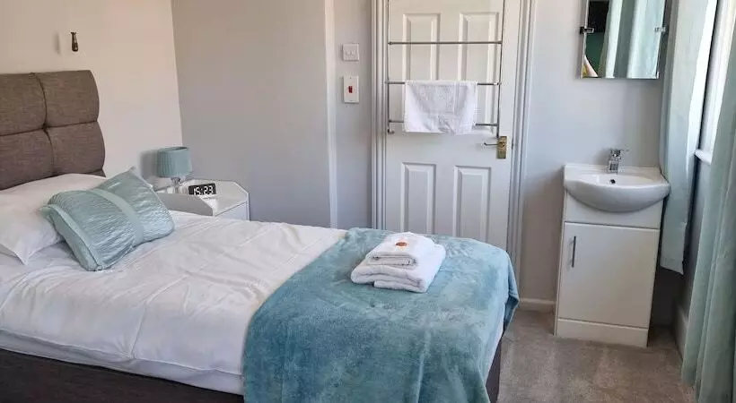 Отель Rowcroft Lodge