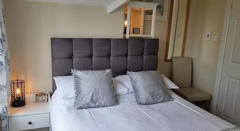 Отель Rowcroft Lodge