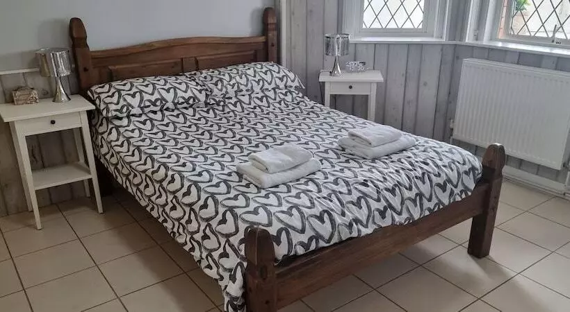 Отель Rowcroft Lodge