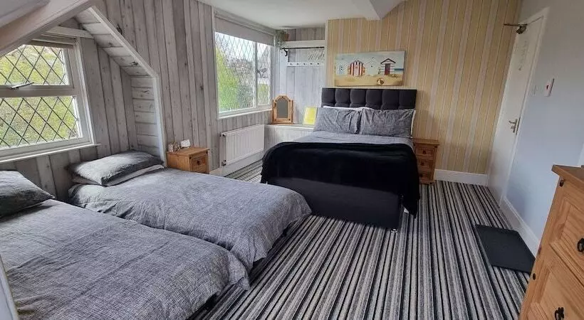 Отель Rowcroft Lodge