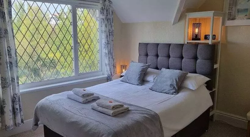 Отель Rowcroft Lodge