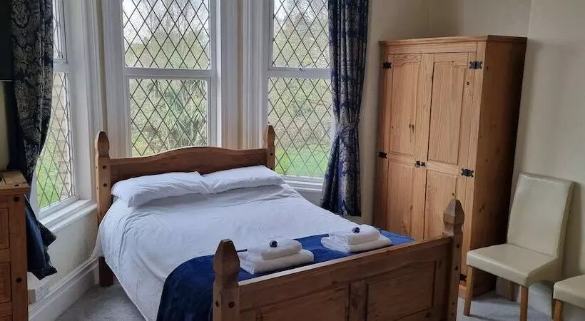 Отель Rowcroft Lodge