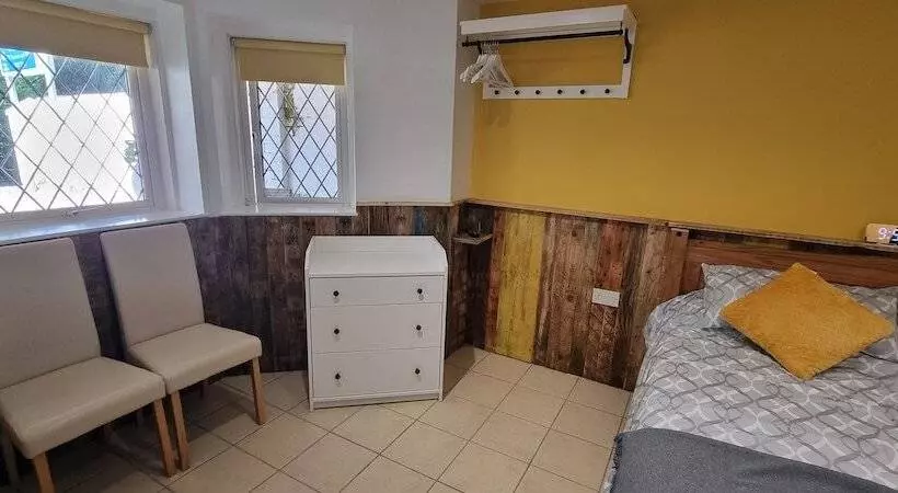 Отель Rowcroft Lodge