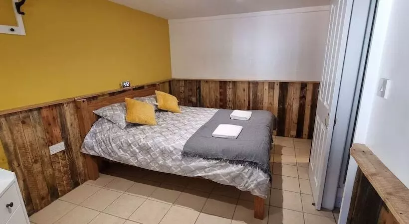 Отель Rowcroft Lodge