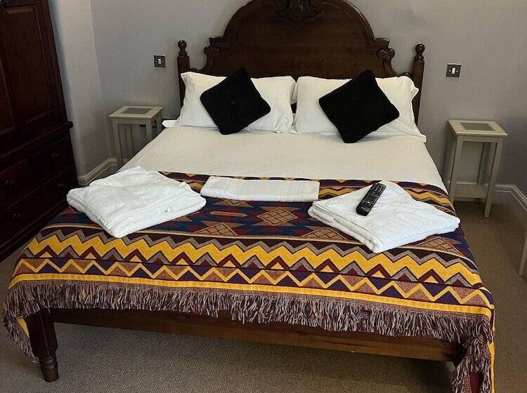 בית מלון כפרי The George Inn