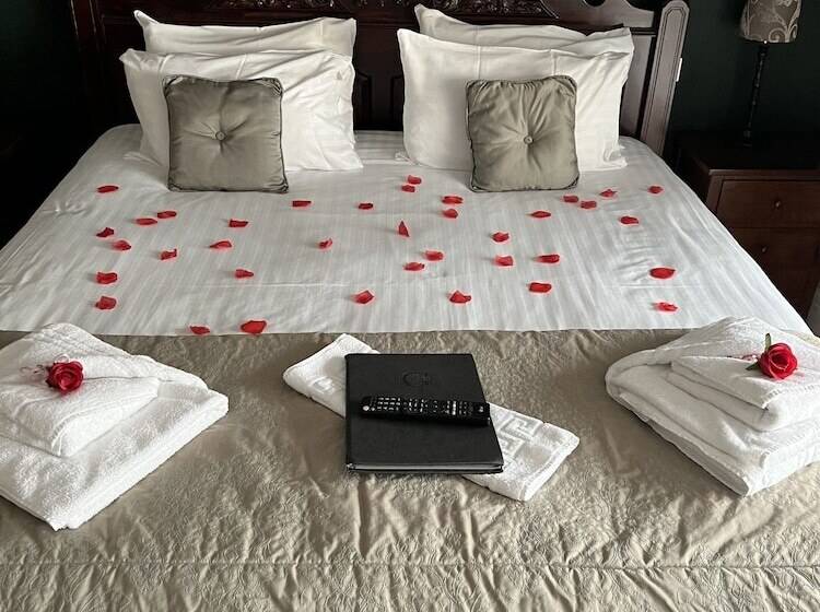 בית מלון כפרי The George Inn