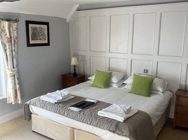 בית מלון כפרי The George Inn