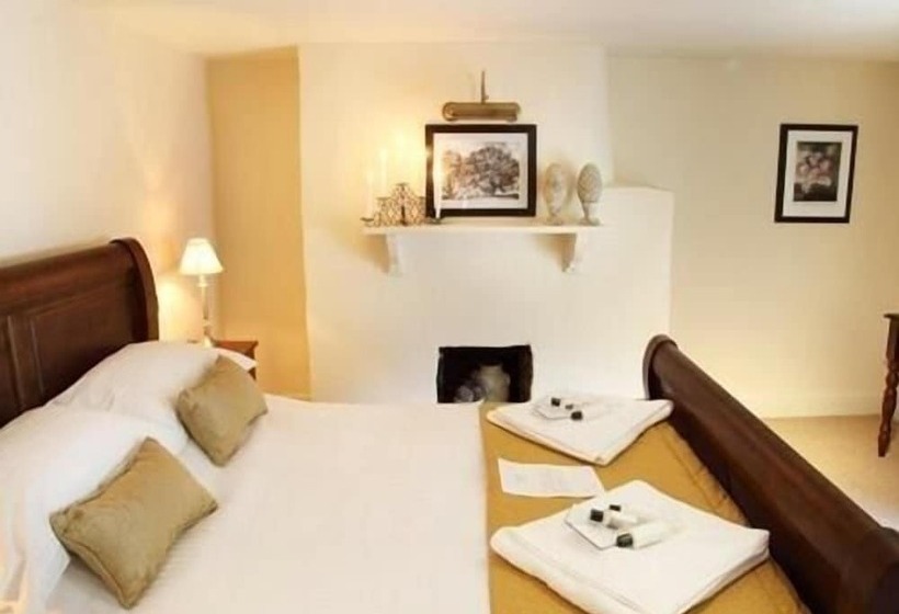 בית מלון כפרי The George Inn