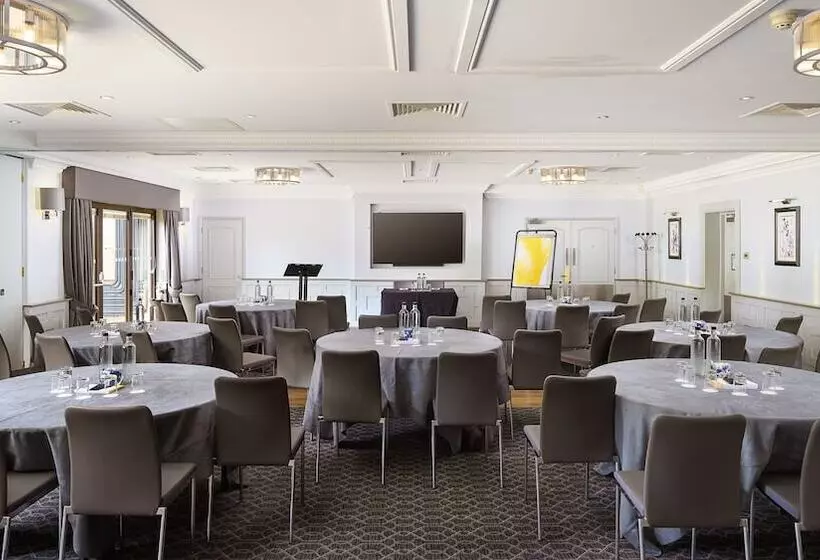 Отель Voco Oxford Spires, An Ihg