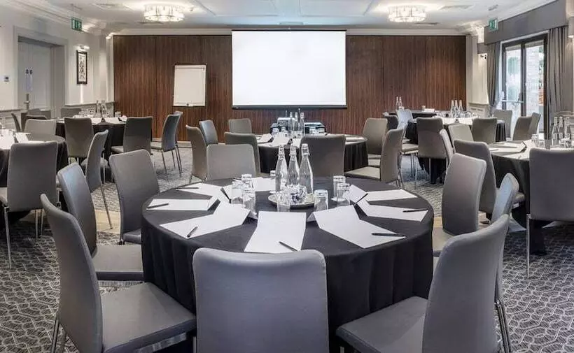 Отель Voco Oxford Spires, An Ihg