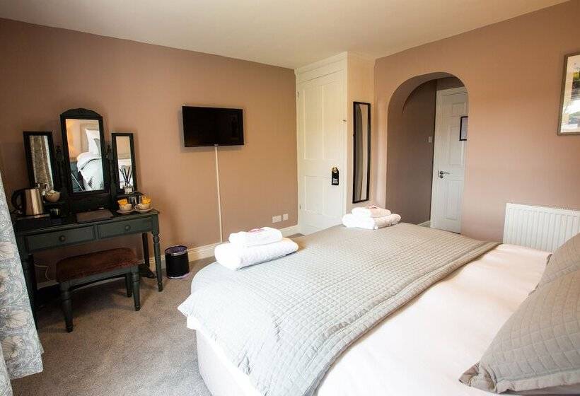 فندق Woodfalls Inn