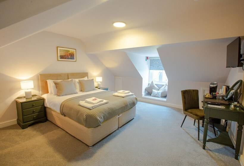 فندق Woodfalls Inn