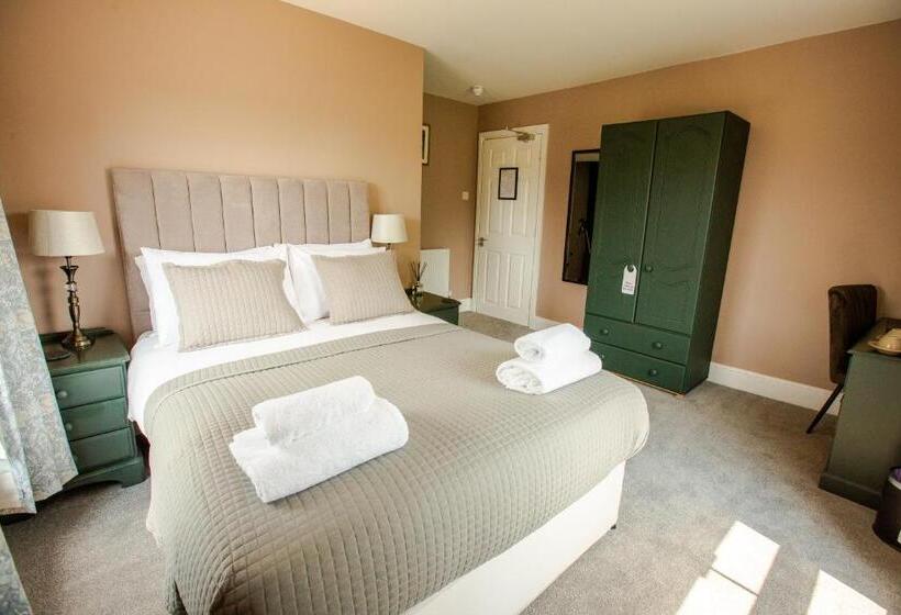 فندق Woodfalls Inn