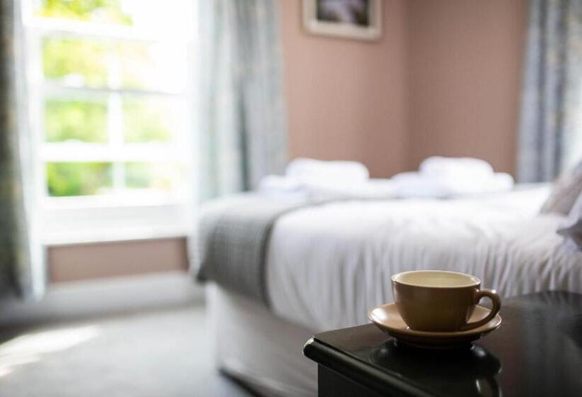 فندق Woodfalls Inn