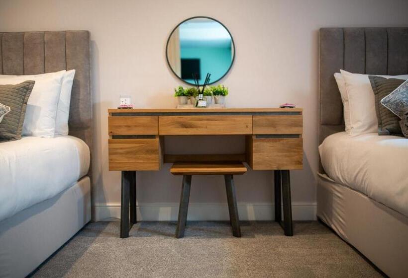 فندق Woodfalls Inn