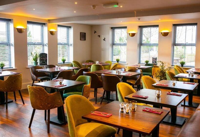 فندق Woodfalls Inn