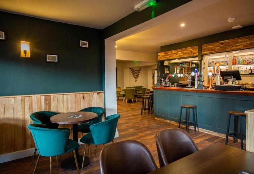 فندق Woodfalls Inn