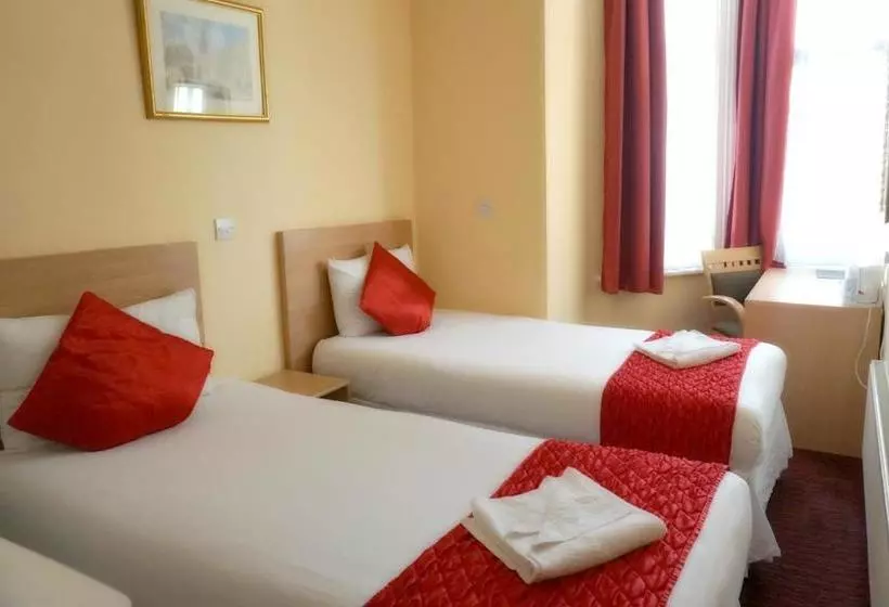 בית מלון כפרי Lord Jim  Earls Court