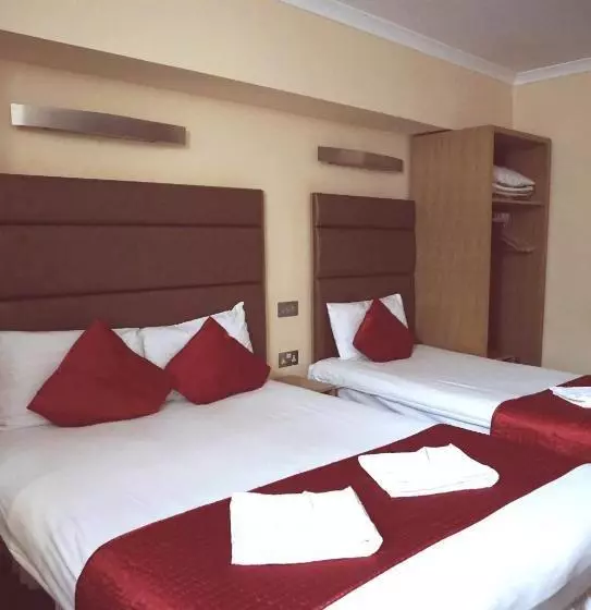 בית מלון כפרי Lord Jim  Earls Court