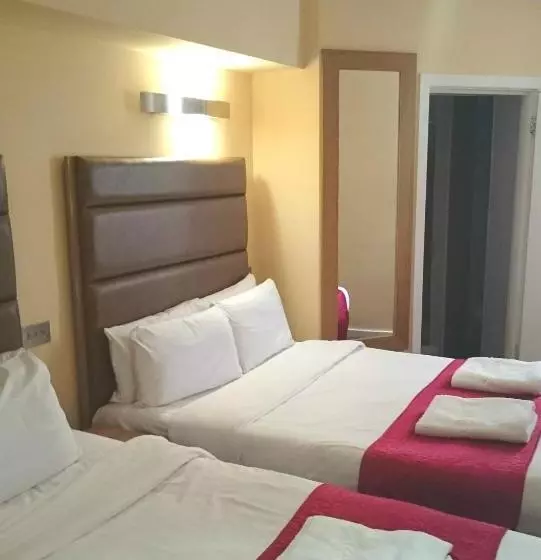 בית מלון כפרי Lord Jim  Earls Court