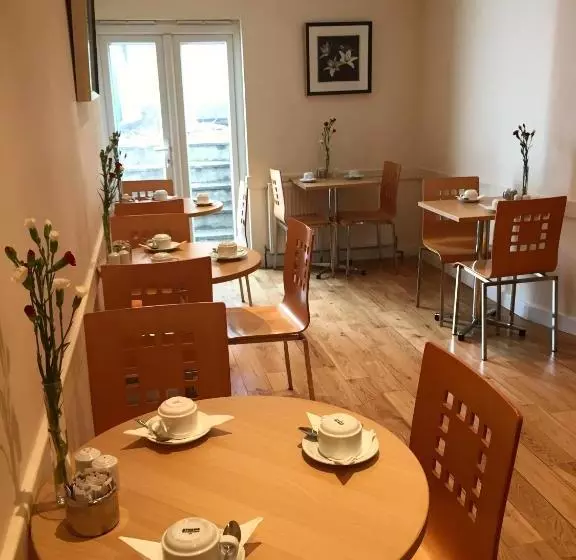 בית מלון כפרי Lord Jim  Earls Court