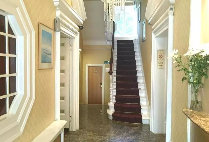 בית מלון כפרי Lord Jim  Earls Court