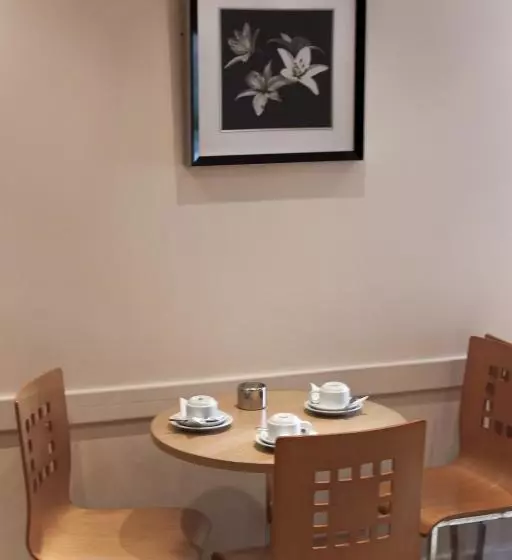 בית מלון כפרי Lord Jim  Earls Court