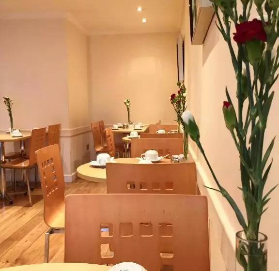 בית מלון כפרי Lord Jim  Earls Court