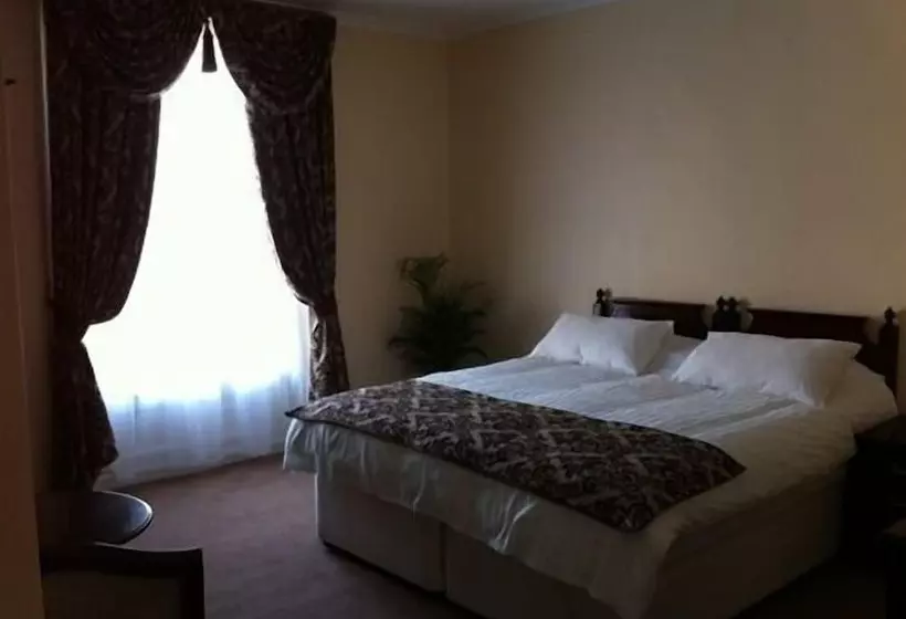 Отель Cartwright