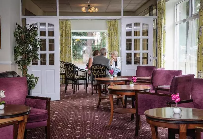 בית מלון כפרי The Mayfair