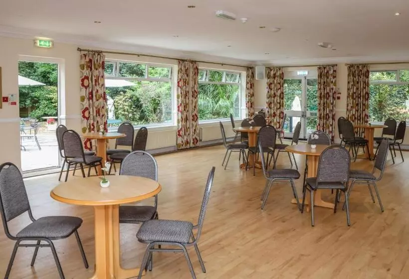 בית מלון כפרי The Mayfair