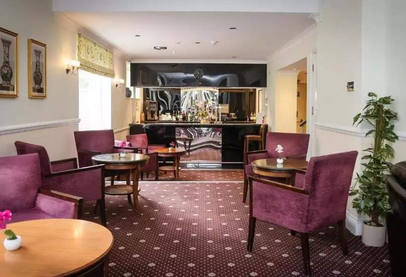 בית מלון כפרי The Mayfair