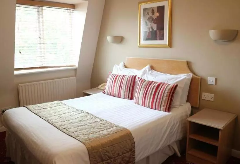 בית מלון כפרי The Mayfair