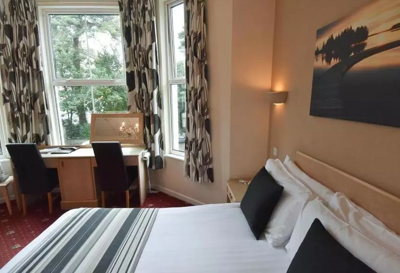 בית מלון כפרי The Mayfair