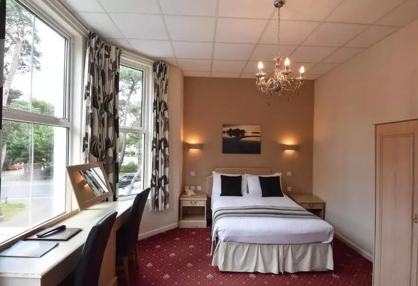 בית מלון כפרי The Mayfair