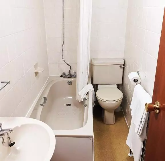 בית מלון כפרי The Mayfair