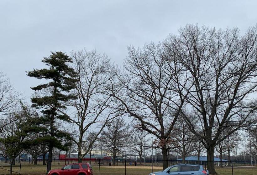 בית מלון כפרי Coliseum Inn & Suites Garden City Long Island