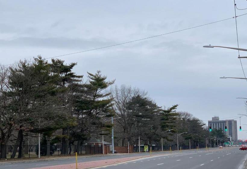 בית מלון כפרי Coliseum Inn & Suites Garden City Long Island