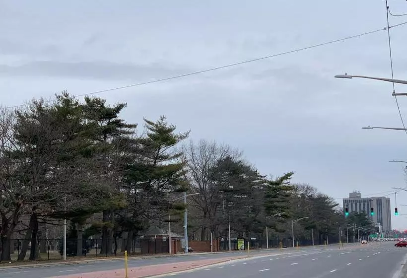 ホテル Coliseum Inn & Suites  Garden City Long Island
