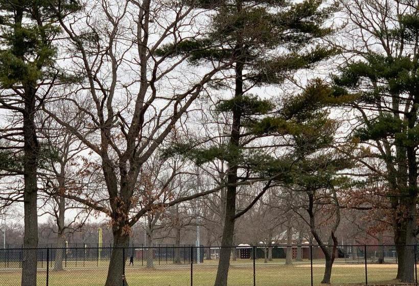 בית מלון כפרי Coliseum Inn & Suites Garden City Long Island