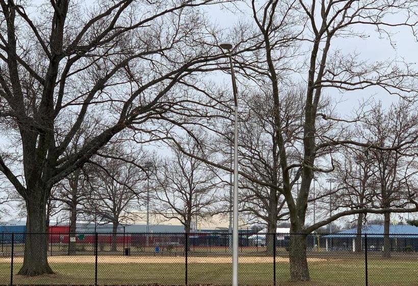 בית מלון כפרי Coliseum Inn & Suites Garden City Long Island