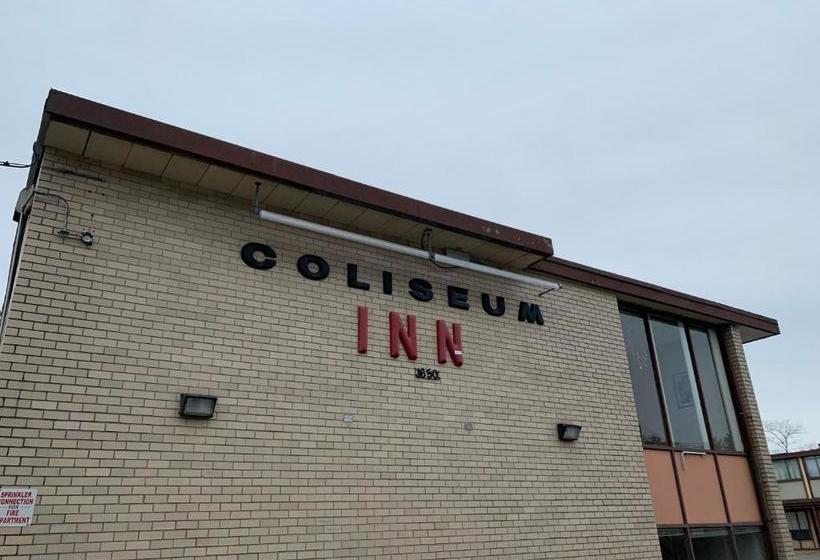 בית מלון כפרי Coliseum Inn & Suites Garden City Long Island
