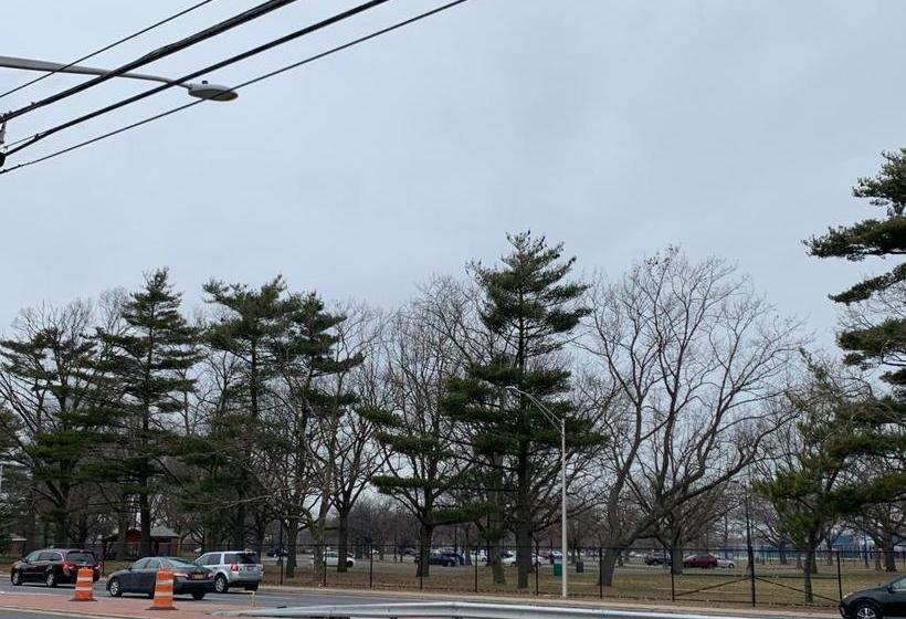 בית מלון כפרי Coliseum Inn & Suites Garden City Long Island