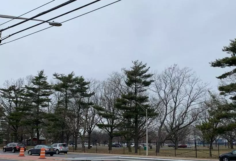 ホテル Coliseum Inn & Suites  Garden City Long Island